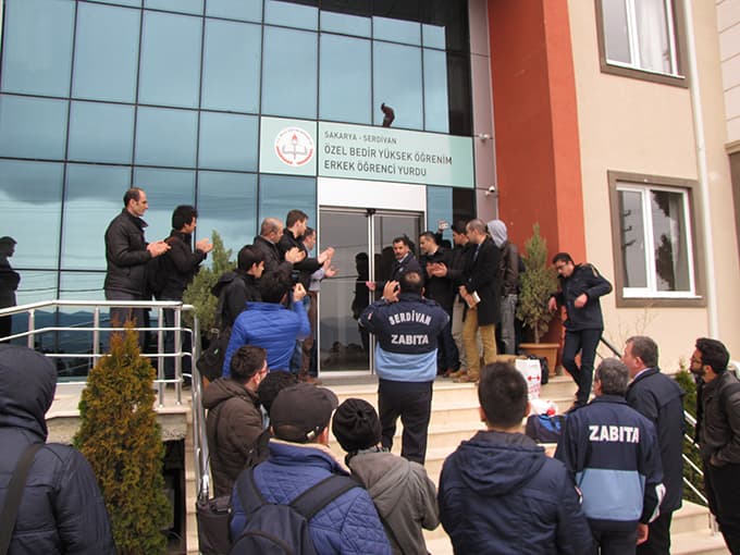 Mahkeme, yurt kapatılmasına "dur" dedi