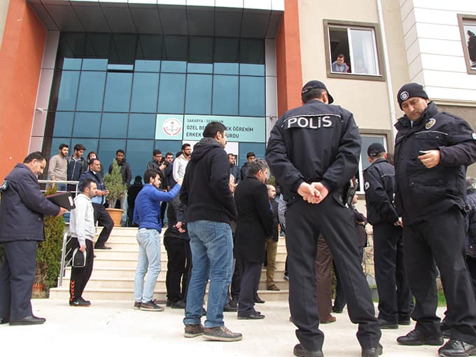 Mahkeme, yurt kapatılmasına "dur" dedi