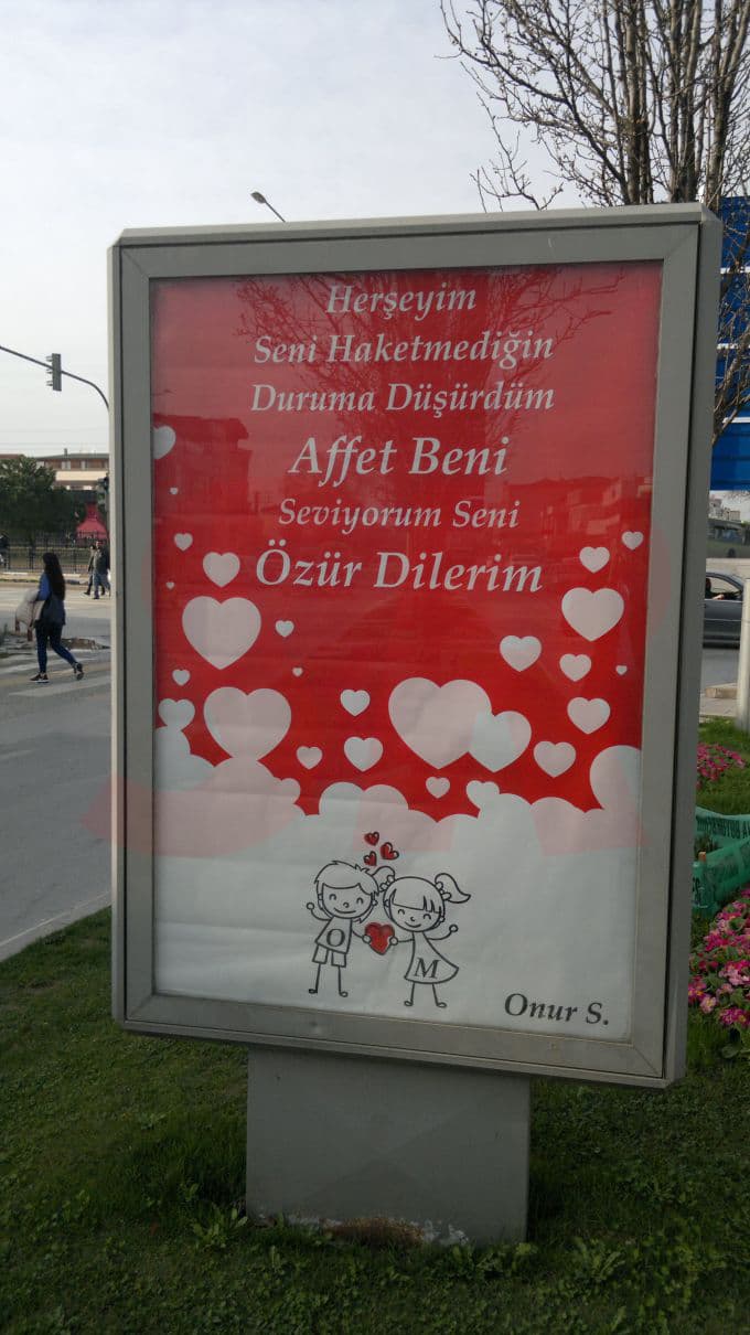 Sevgilisinden özür dilemek için bu yolu seçti