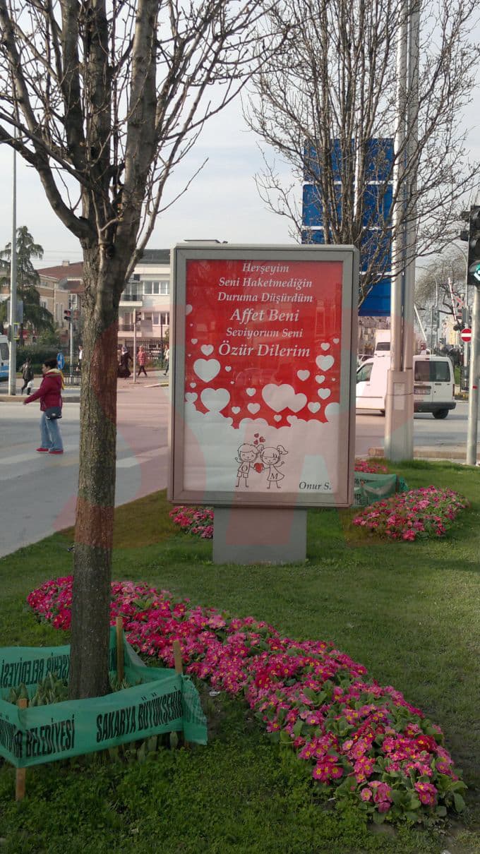 Sevgilisinden özür dilemek için bu yolu seçti