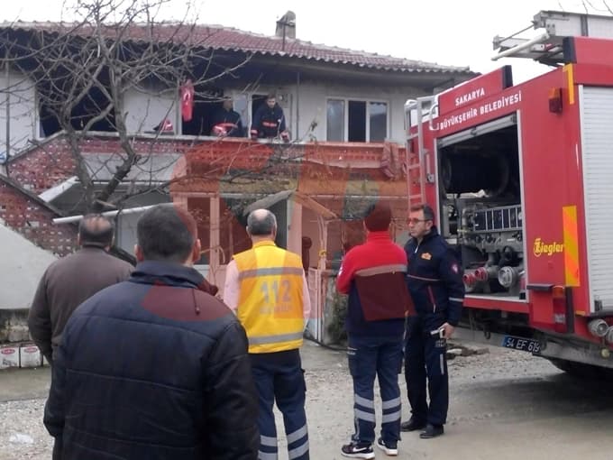 Felçli üç çocuk annesi yangında can verdi