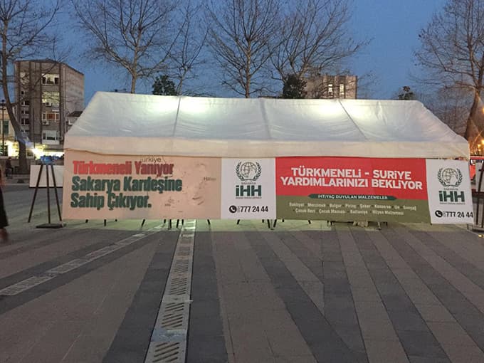 "Türkmeneli yanıyor, Sakarya kardeşine sahip çıkıyor" yardım çadırı