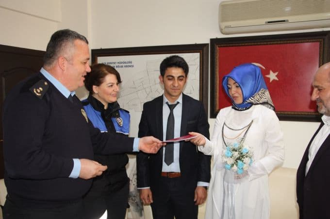 Mutluluğa, Emniyet Müdürlüğü'nde "evet" dediler