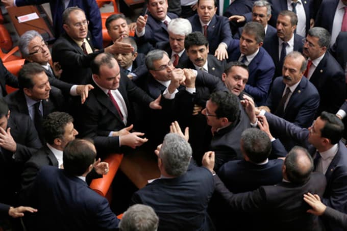 Cumhurbaşkanı'na söylenenler Vekil Yavuz'u çıldırttı 