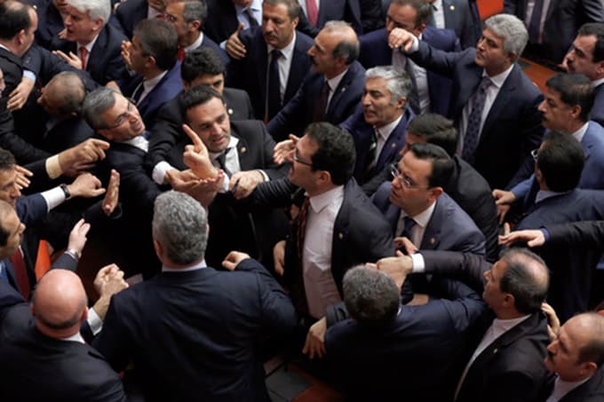 Cumhurbaşkanı'na söylenenler Vekil Yavuz'u çıldırttı 