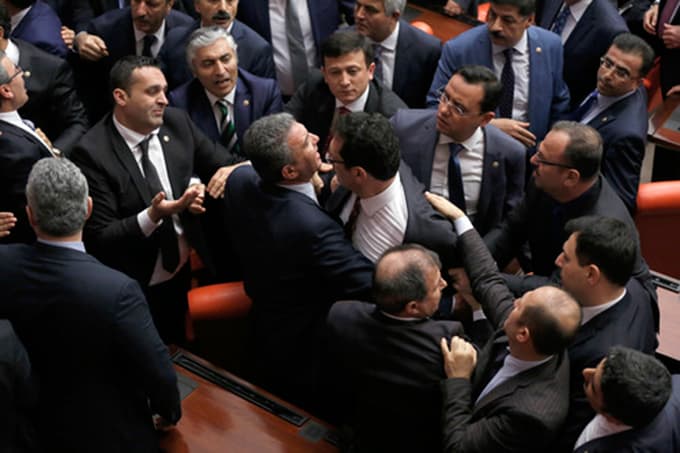 Cumhurbaşkanı'na söylenenler Vekil Yavuz'u çıldırttı 