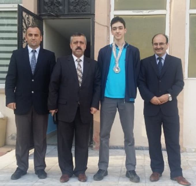 Wushu şampiyonuna okulunda ödül töreni