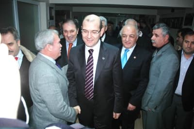 <font size="2"><font face="Arial"><strong><font color="#000000">T&uuml;rkiye'nin Tartıştığı Konulara Bakar mısınız?<br /></font></strong><br />CHP'li İzmir Milletvekili Canan Arıtman'a tepki g&ouml;steren Soylu, <font color="#333399">&quot;T&uuml;rkiye'nin tartıştığı konulara bakar mısınız? CHP'li aklı eksik bir hanımefendi &uuml;lkenin cumhurbaşkanına hakarette bir s&ouml;zde bulunacak, bu tartışılacak. Bu memlekette hi&ccedil;bir unsuru farklı g&ouml;rmedik.<strong> Biz yıllarca hep bir arada bulunduk. Hi&ccedil;bir unsuru farklı g&ouml;rmedik. Hi&ccedil;bir unsuru ayırt etmedik. Hi&ccedil;bir zaman &ouml;teki yaratmadık.</strong> Ama b&ouml;yle bir anlayışı ortaya koyacak. &Ouml;b&uuml;r taraftan o partinin genel başkanı diyecek ki, 'etnik kimlik şereftir, onurdur'. Kendi partisinde tam tersine s&ouml;zler ve laflar olacak; ki o laflarda yanlıştır. Sayın Baykal'ın<strong> 'etnik kimlik şereftir'</strong> lafı tamamen yanlıştır. T&uuml;rkiye'de bu işleri ayrıştırmak, &ouml;ne &ccedil;ıkarmak doğru değildir&quot; </font>diye konuştu.</font></font>