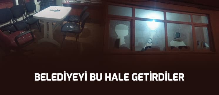 Akyazı'da belediyeye taşlı saldırı