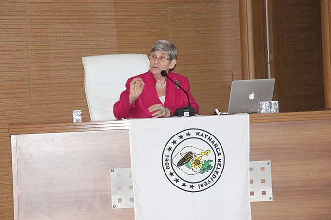Canan Karatay Sakarya'da seminer verdi