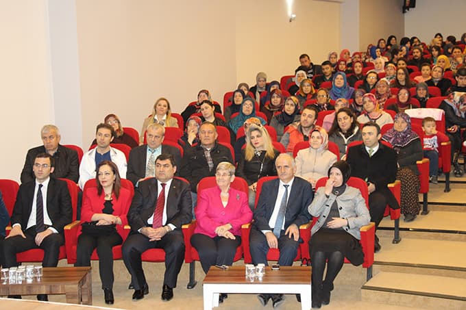 Canan Karatay Sakarya'da seminer verdi