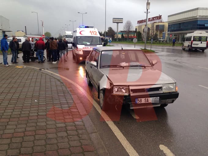 OSB'de otomobil motosikletliye çarptı