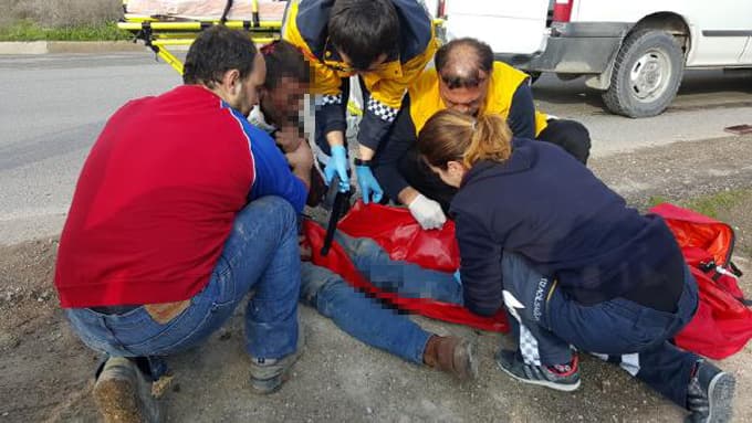 Freni boşalan kamyon köprü duvarına çarptı: 1 yaralı