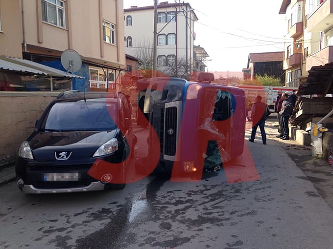 Freni boşalan kamyonet ortalığı birbirine kattı
