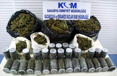 <font face="Arial" size="2"><strong><br /><br />58 Operasyon, 104&nbsp;G&ouml;zaltı</strong> </font><br /><br /><font face="Arial" size="2">KOM Şube M&uuml;d&uuml;rl&uuml;ğ&uuml; tarafından 2005 yılında ger&ccedil;ekleştirilen 58 operasyonda 104 kişi yakalanırken, 32 kişi tutuklandı. 2006 yılında 64 operasyonda 226 kişi yakalanırken 69 kişi tutuklandı. 2007 yılında 175 operasyonda 276 kişi yakalanırken, 54 kişi tutuklandı.&nbsp; </font>