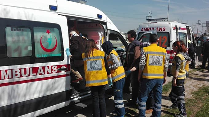 Göreve giden ambulans kaza yaptı