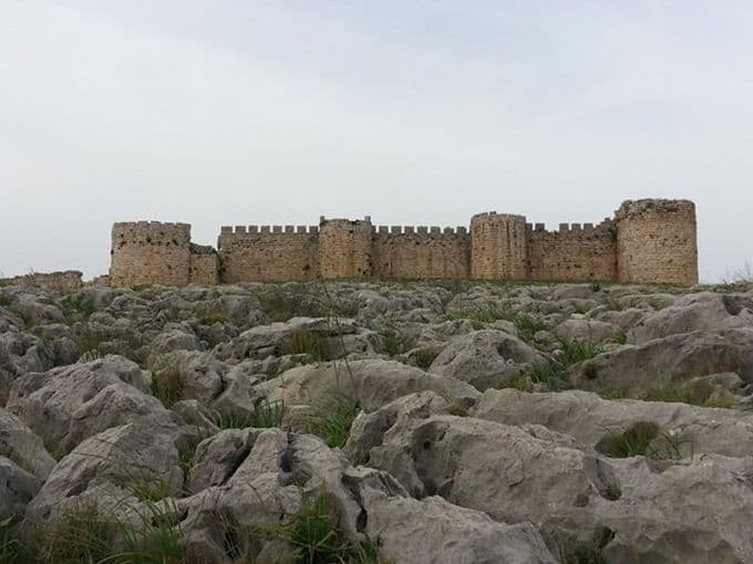 <strong><font face="arial,helvetica,sans-serif" size="2" color="#FF0000"><br />Adıyaman Kalesi</font></strong>