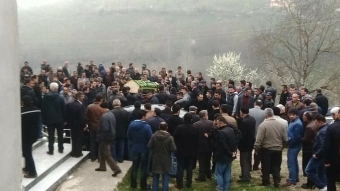 Genç sağlık görevlisini sevenleri uğurladı