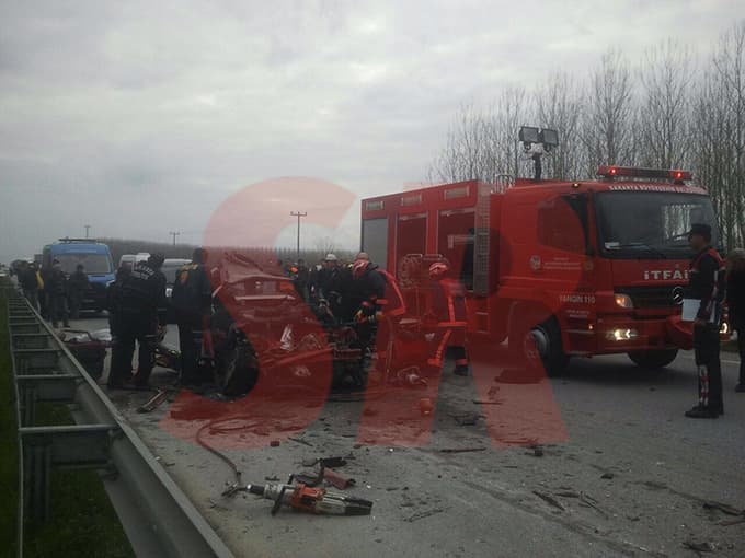 D-100'de feci kaza: 5 ölü, 1 yaralı