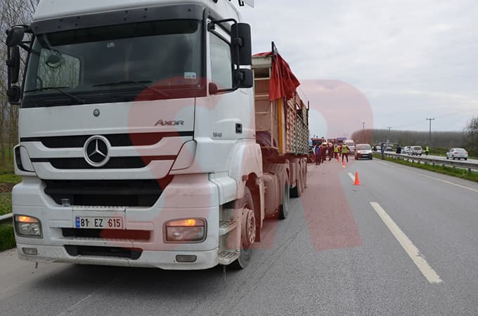 D-100'de feci kaza: 5 ölü, 1 yaralı