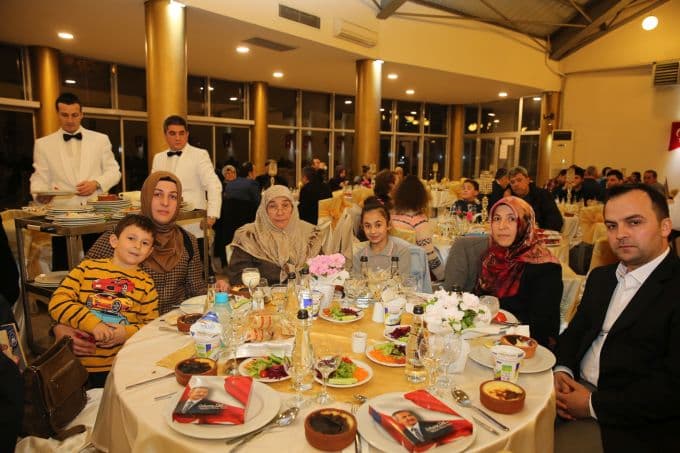 Şehit ve gazi yakınları, bu gecede buluştu