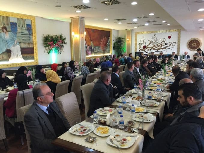 Göç eden Türkmenler kahvaltıda bir araya geldi