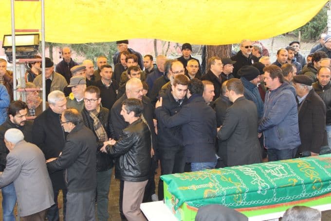 Tanınmış doktor Hüseyin Demirsoy hayatını kaybetti