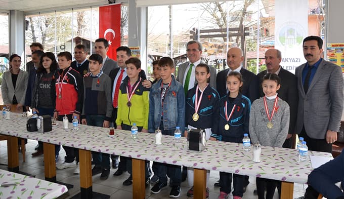 Akyazı Belediyesi'nden sporculara ödül töreni