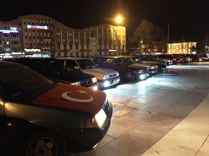 Sakaryalı gençlerden teröre tepki konvoyu