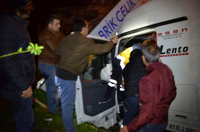 Konteynere çarpıp su kanalına düşen tırın sürücüsü öldü