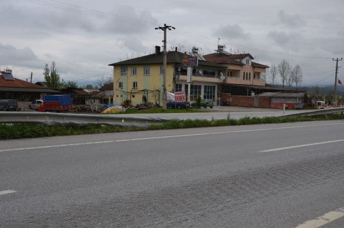  Konteynere çarpıp su kanalına düşen tırın sürücüsü öldü