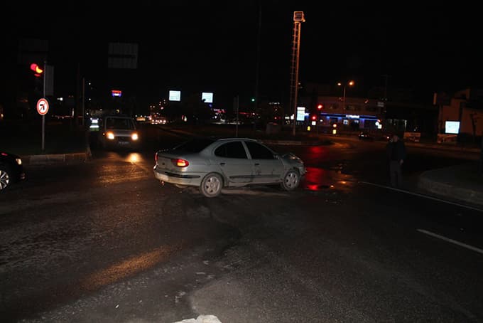 Sakarya'da otomobiller çarpıştı: 2 yaralı