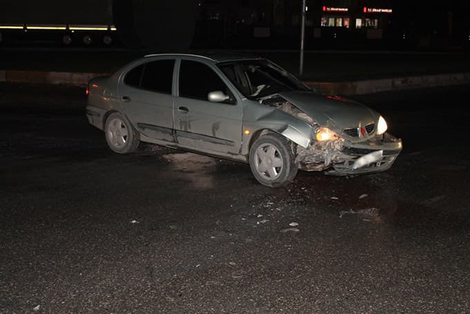 Sakarya'da otomobiller çarpıştı: 2 yaralı
