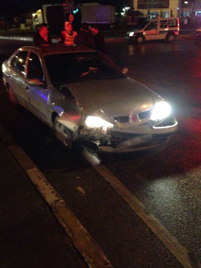 Sakarya'da otomobiller çarpıştı: 2 yaralı