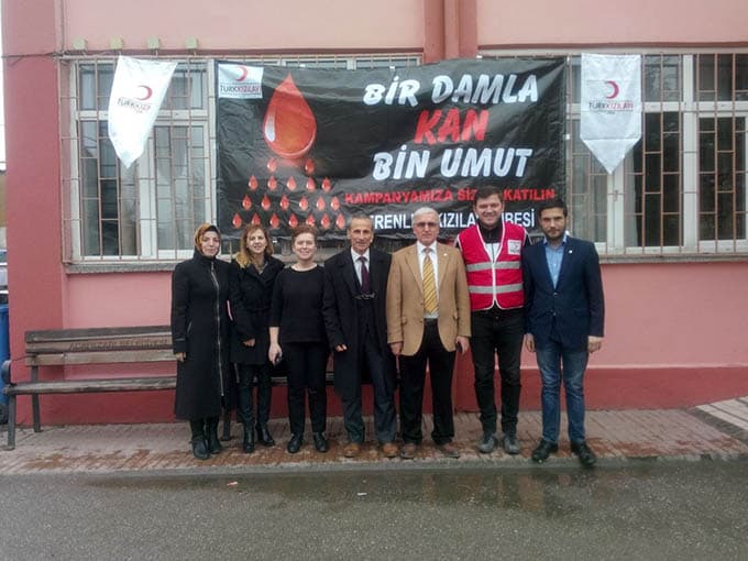Veliler okulda kan bağışladı