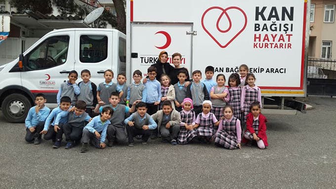 Veliler okulda kan bağışladı