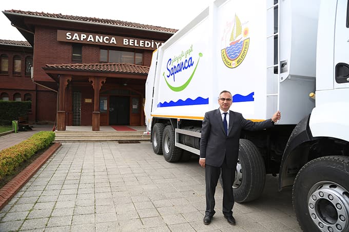 Sapanca Belediyesi'ne çöp transfer aracı