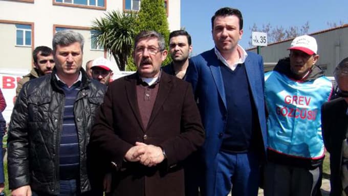 Sözleşme imzalanmayınca 100 işçi greve çıktı