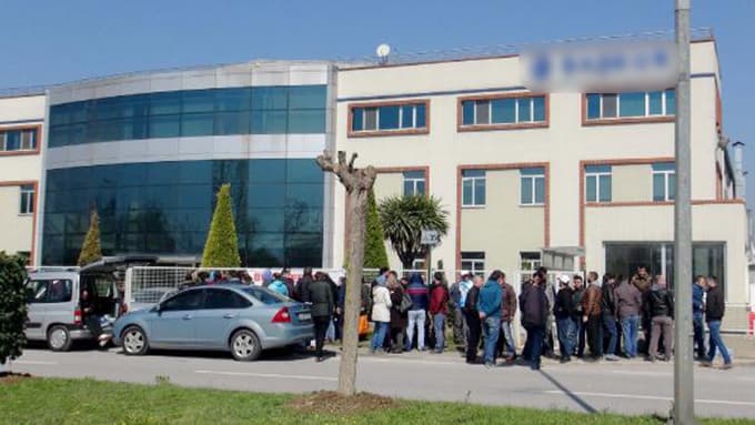 Sözleşme imzalanmayınca 100 işçi greve çıktı
