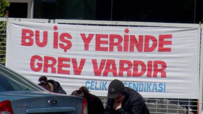 Sözleşme imzalanmayınca 100 işçi greve çıktı