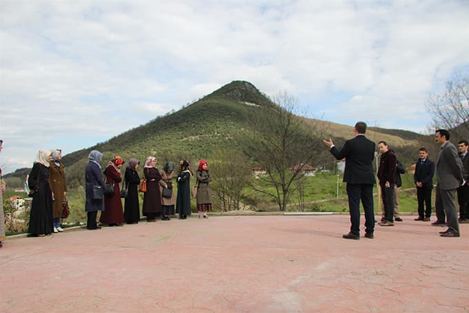 Akyazı'ya atanan öğretmenler ilçeyi gezdi