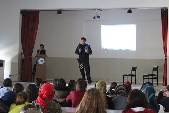 Üniversiteye Gitmeden Bilinçleniyorlar