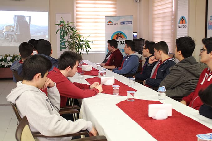 Adabilim öğrencileri Türkiye'nin ilk atık bertaraf tesisinde