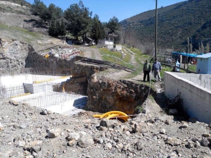 İnşaat, yolunu kapattı