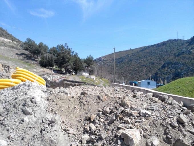 İnşaat, yolunu kapattı