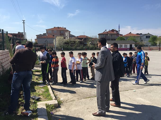 İlim Yayma Cemiyeti öğrencilerle fidan dikti