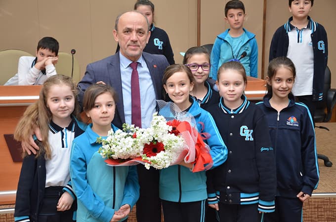 Öztürk, minik misafirlerini ağırladı