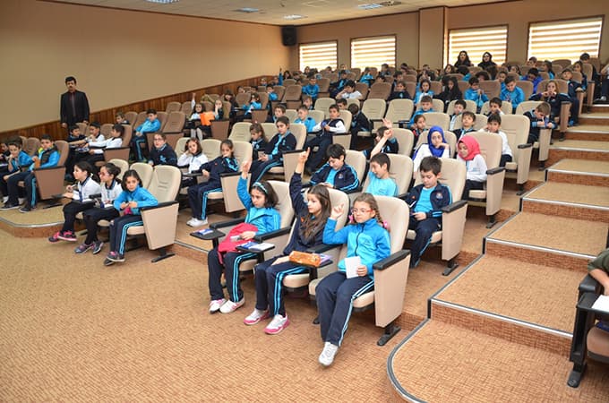 Öztürk, minik misafirlerini ağırladı