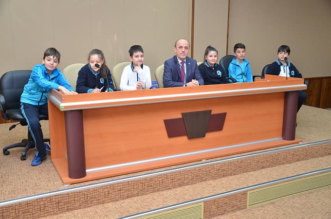 Öztürk, minik misafirlerini ağırladı