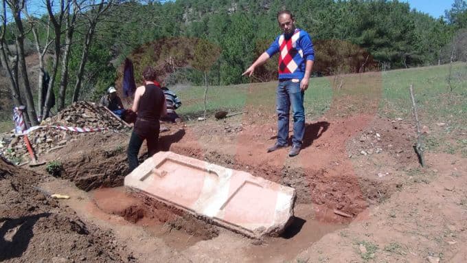 Bahçesinde belleme yaparken buldu